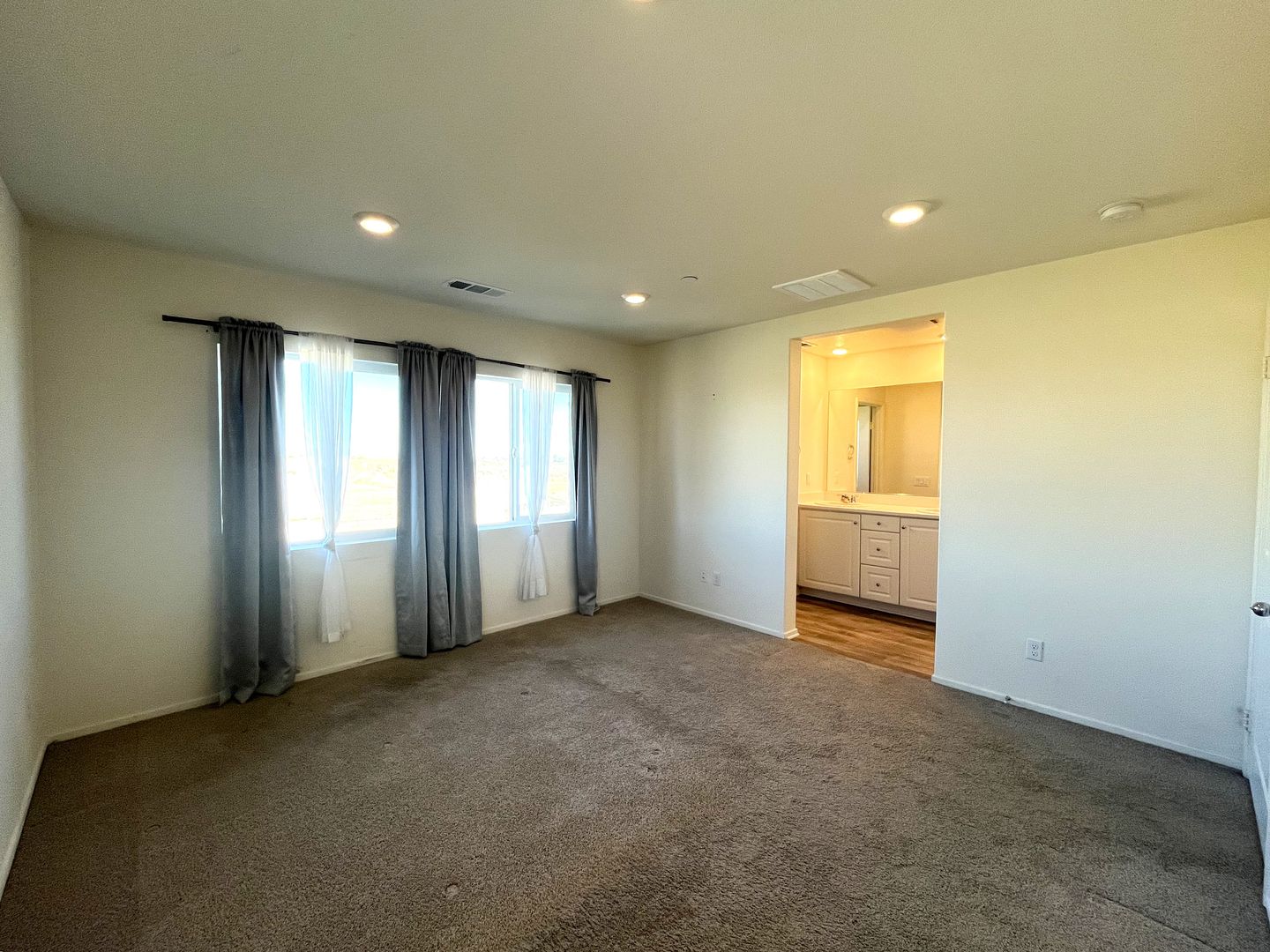 10374 San Andreas St - Adelanto - California - 3 bed, 2.5 bath rental property