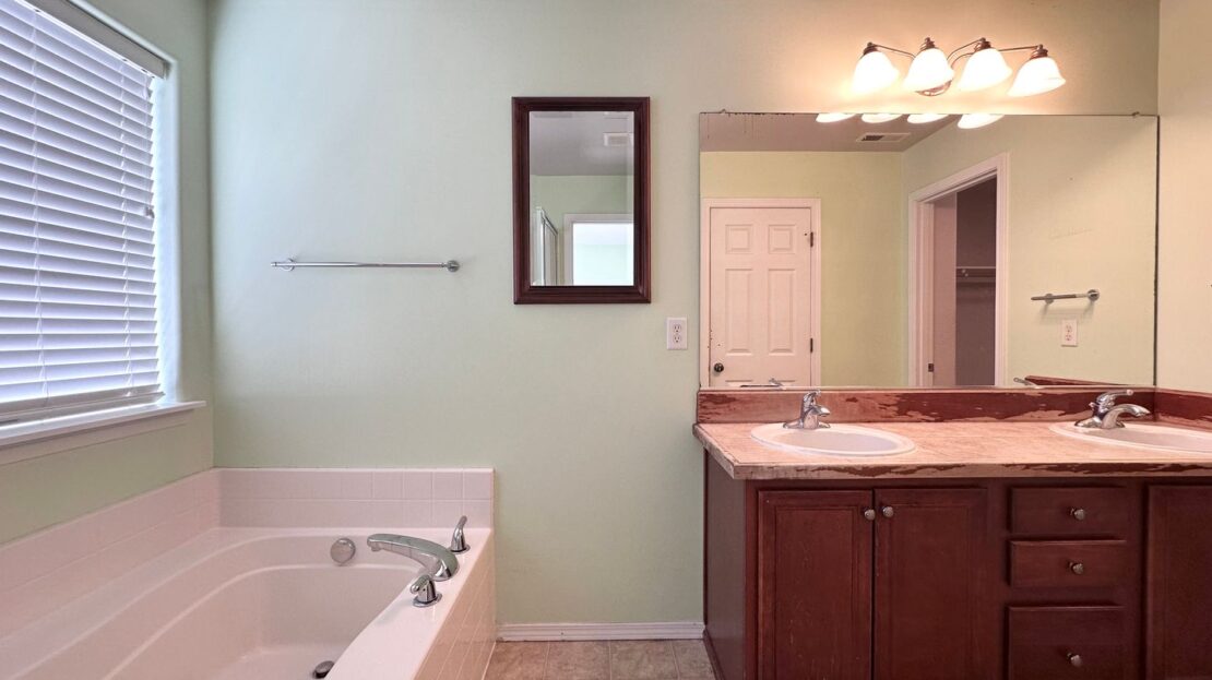 10568 SW Washington St.  - Portland - Oregon - 4 bed, 3 bath rental property