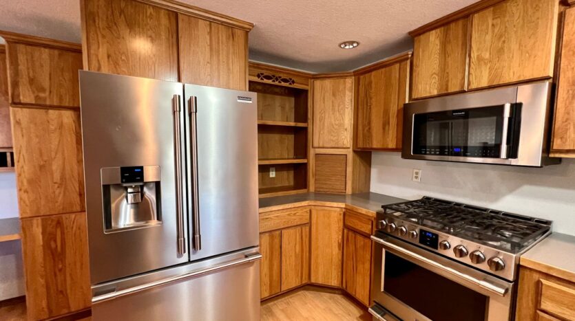 1061 SW Chastain Dr.  - Gresham - Oregon - 3 bed, 3 bath rental property