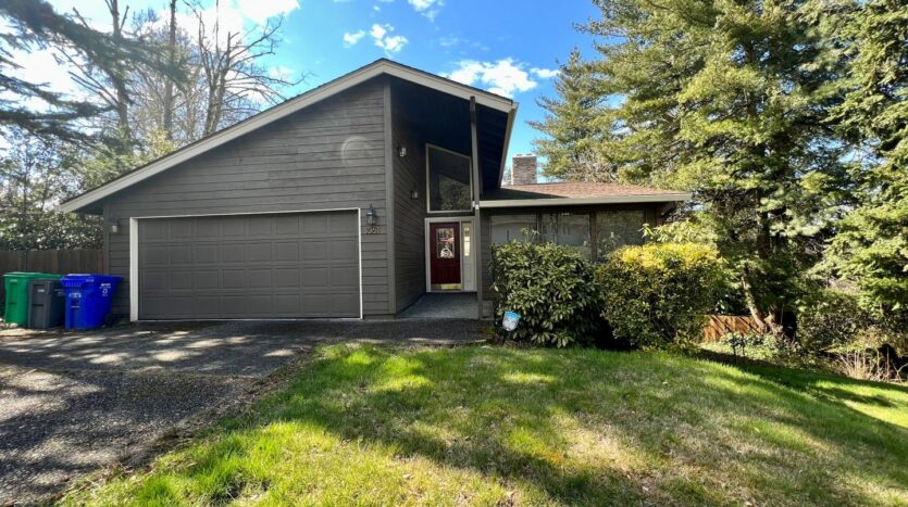 1061 SW Chastain Dr.  - Gresham - Oregon - 3 bed, 3 bath rental property