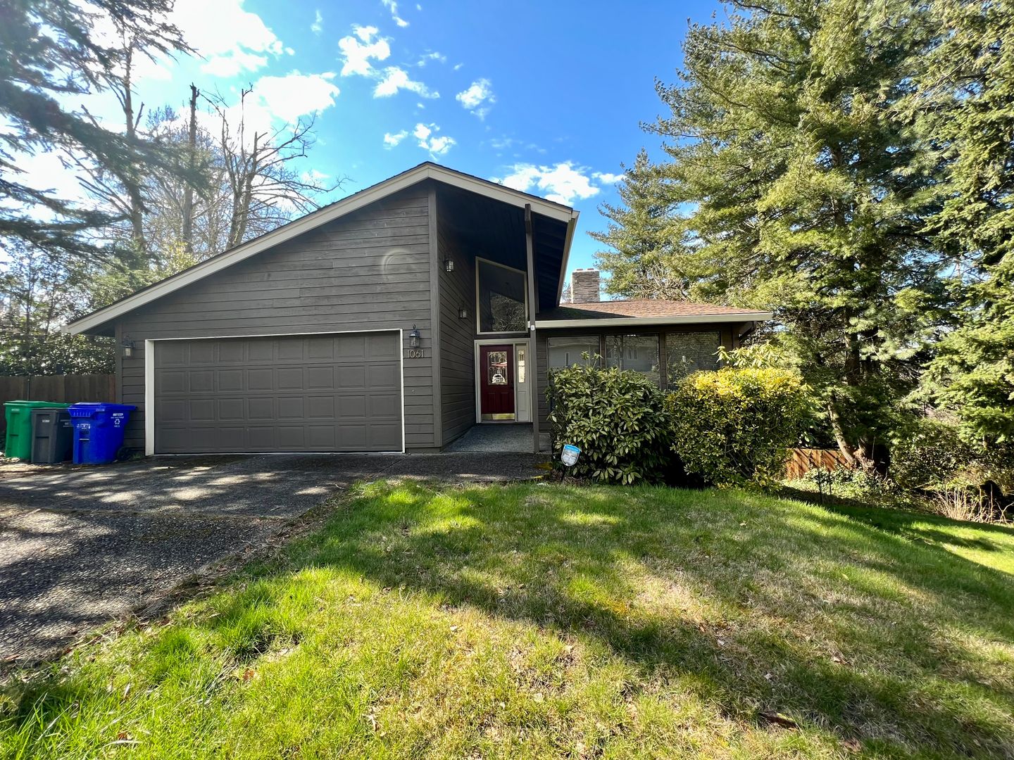 1061 SW Chastain Dr.  - Gresham - Oregon - 3 bed, 3 bath rental property