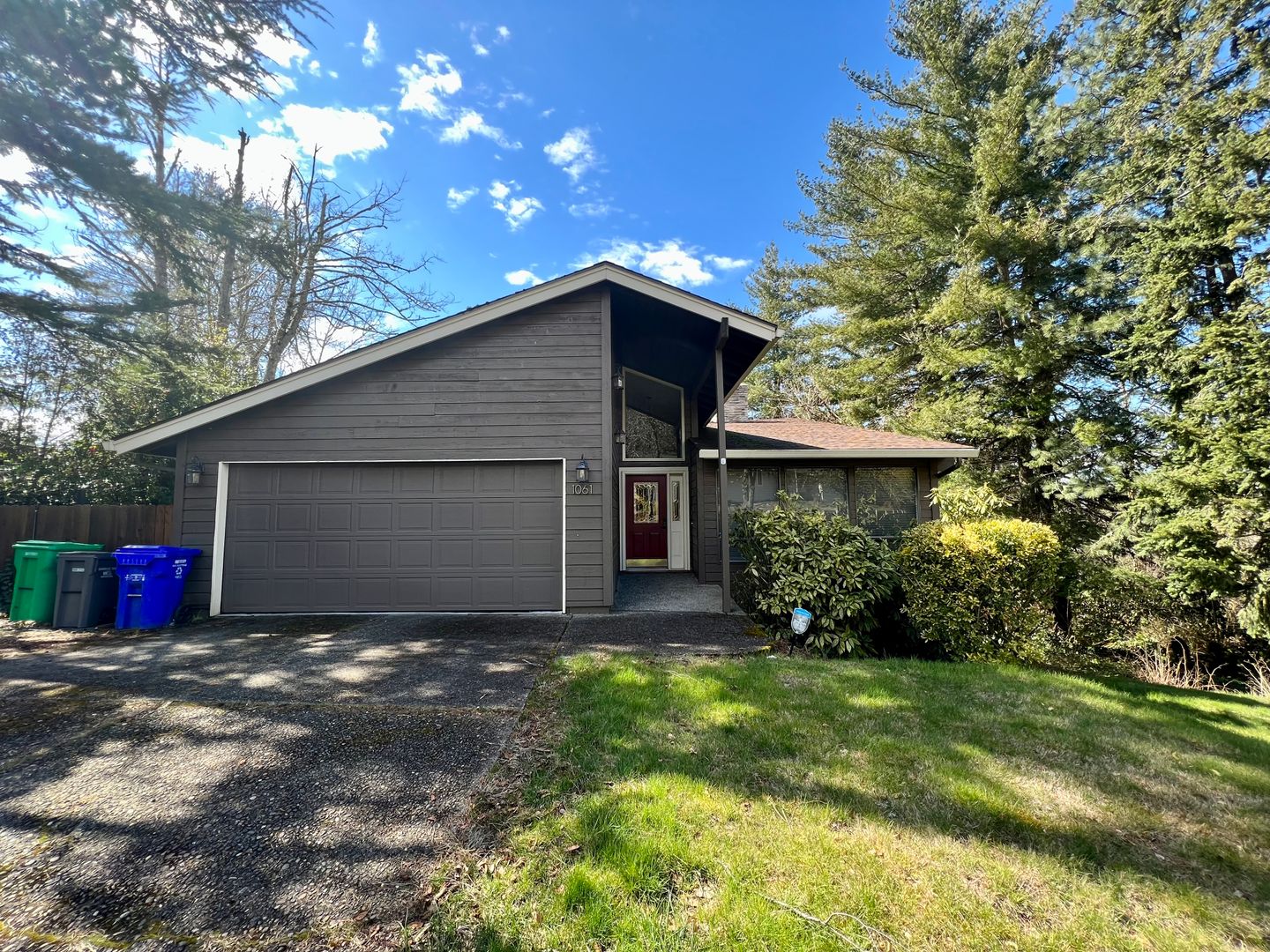 1061 SW Chastain Dr.  - Gresham - Oregon - 3 bed, 3 bath rental property