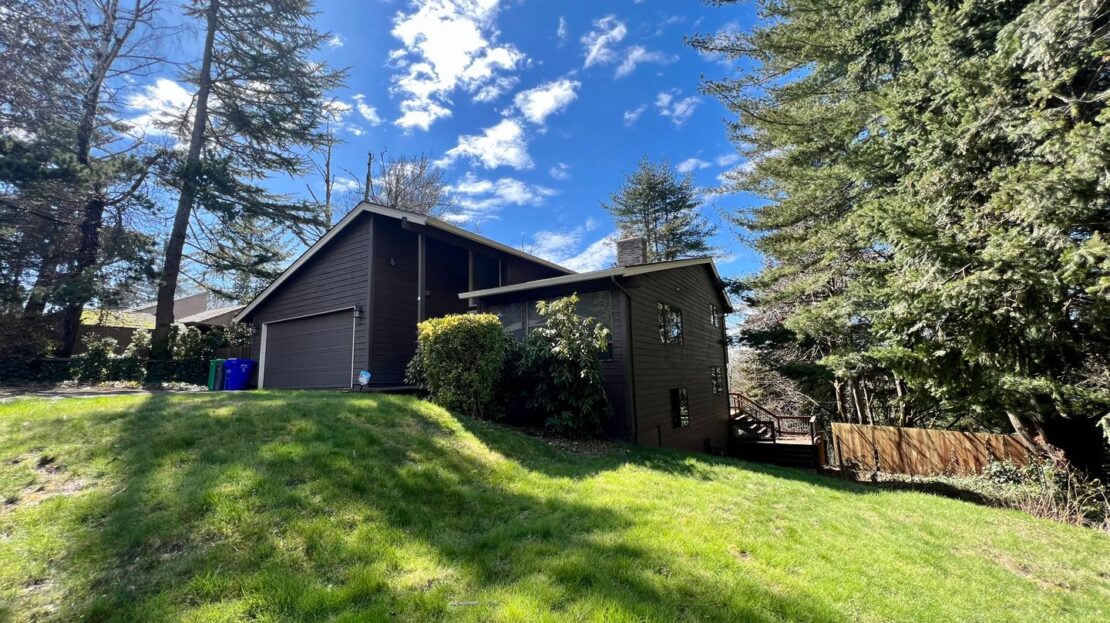 1061 SW Chastain Dr.  - Gresham - Oregon - 3 bed, 3 bath rental property