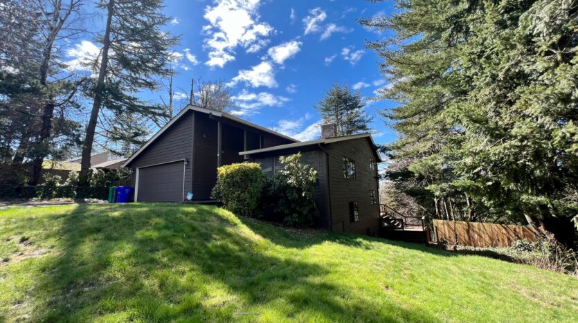 1061 SW Chastain Dr.  - Gresham - Oregon - 3 bed, 3 bath rental property