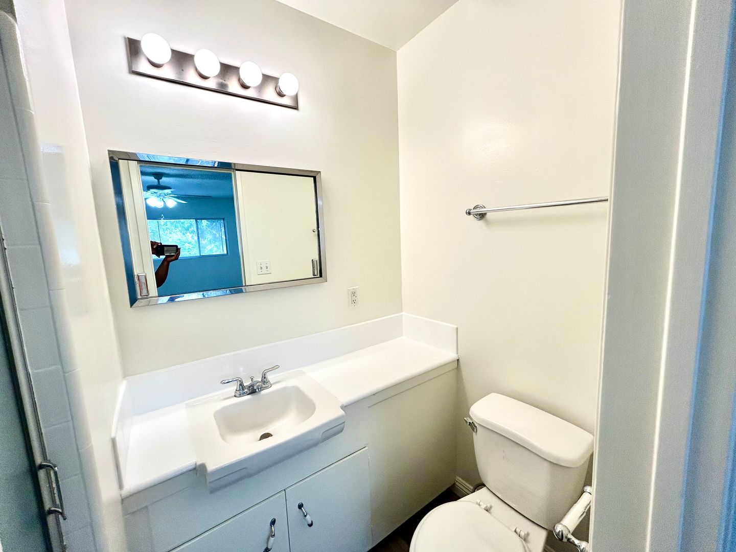 1115 Glenville Dr  #06 - Los Angeles - California - 2 bed, 1.5 bath rental property