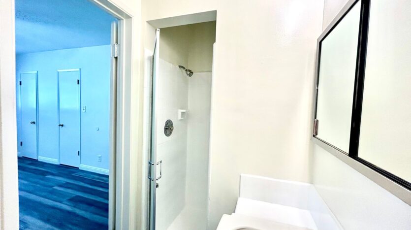 1115 Glenville Dr  #06 - Los Angeles - California - 2 bed, 1.5 bath rental property