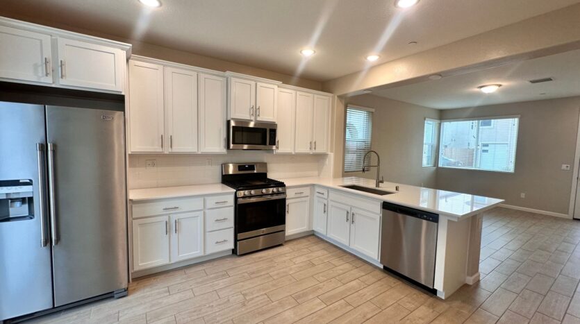 1116 Elevations Way  - Madera - California - 3 bed, 3 bath rental property