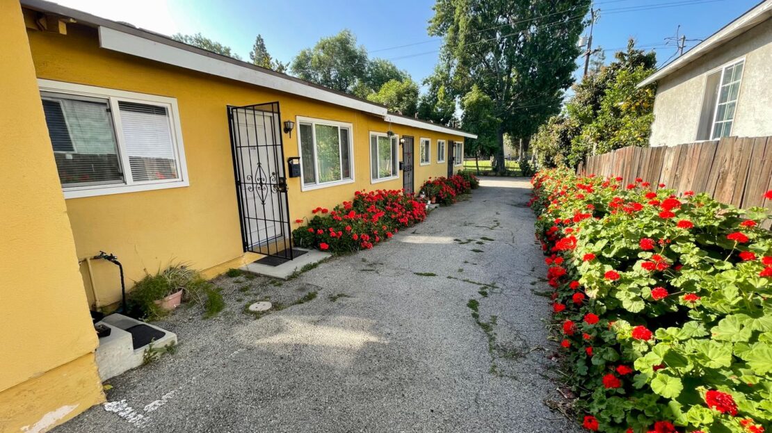 114-118 W 1st Ave - La Habra - California - 1 bed, 1 bath rental property