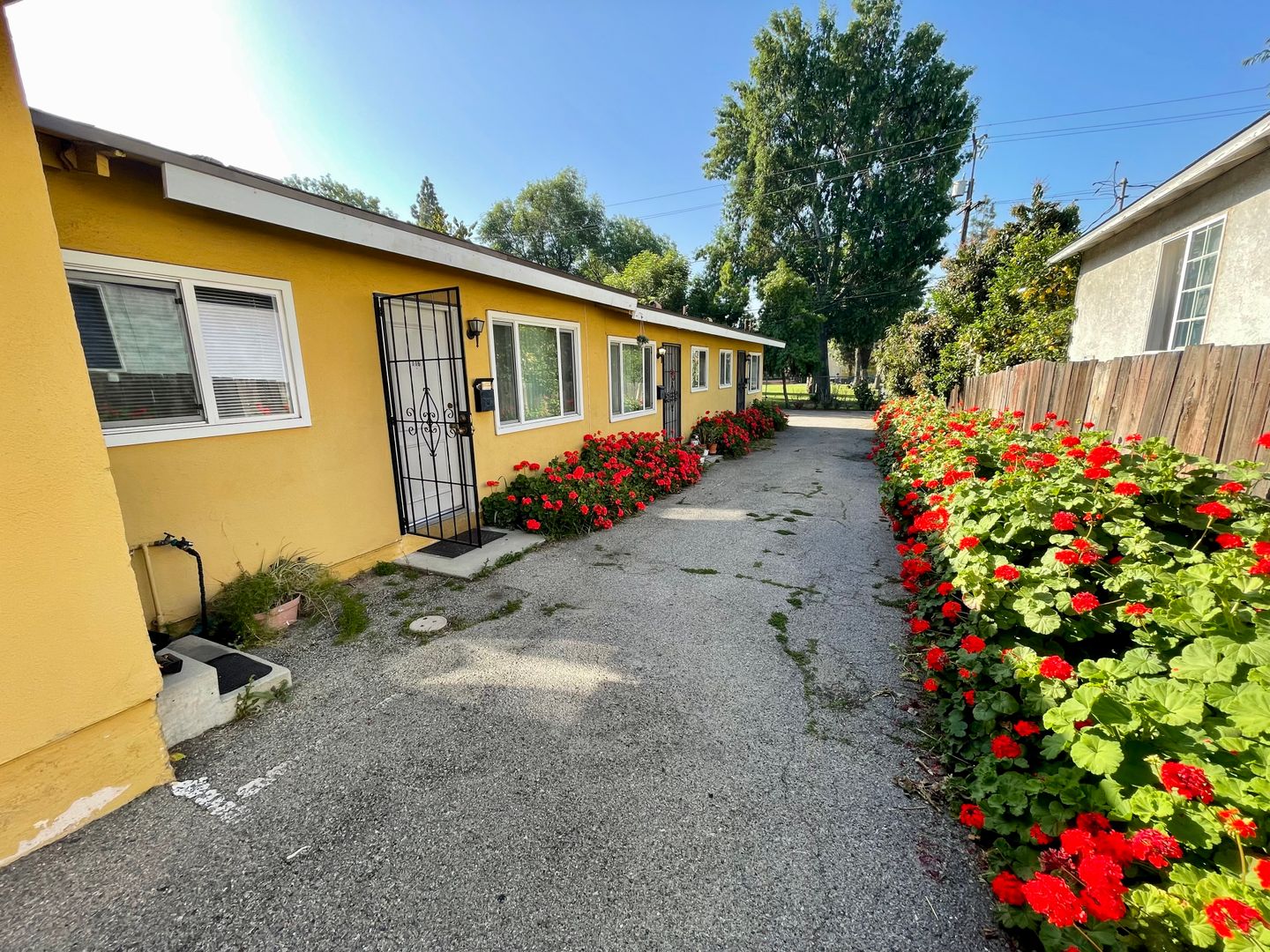 114-118 W 1st Ave - La Habra - California - 1 bed, 1 bath rental property