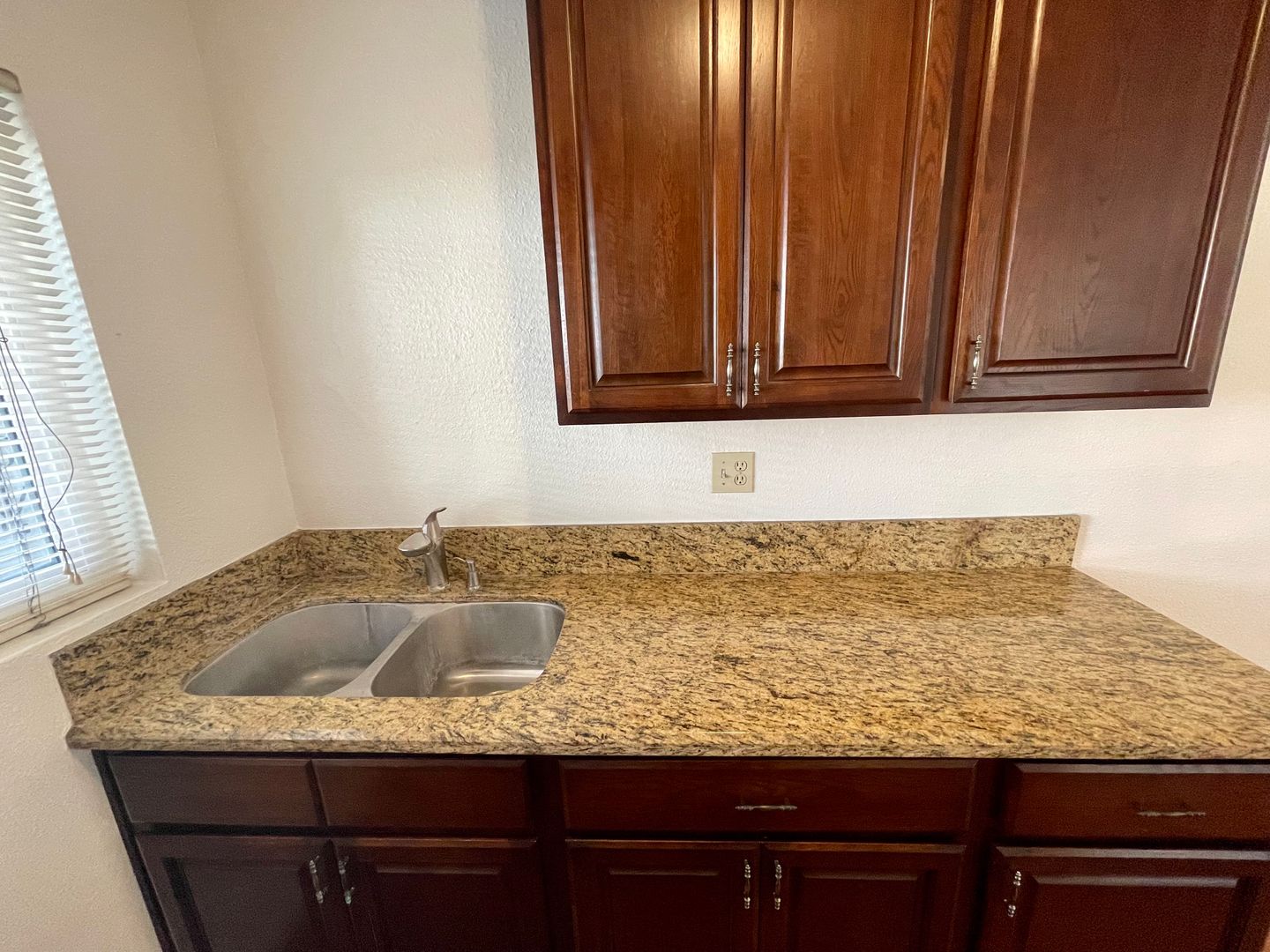 114-118 W 1st Ave - La Habra - California - 1 bed, 1 bath rental property