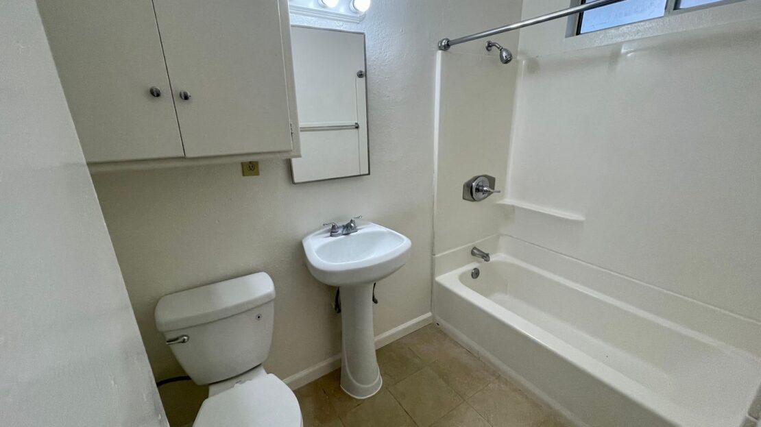 114-118 W 1st Ave - La Habra - California - 1 bed, 1 bath rental property