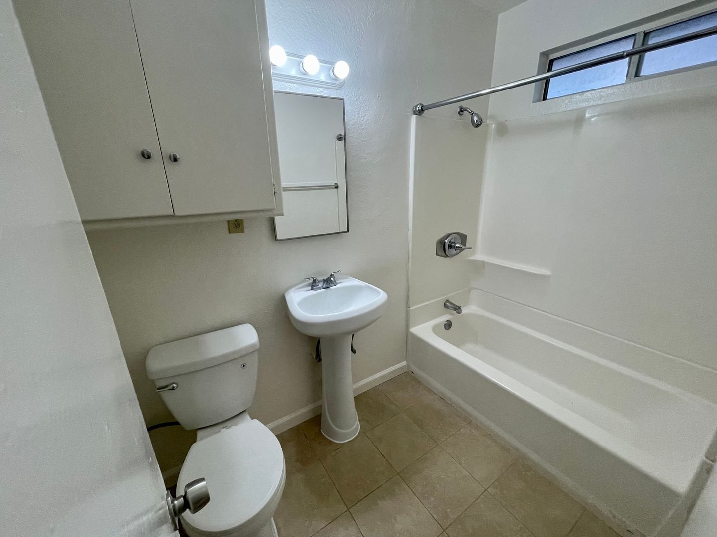 114-118 W 1st Ave - La Habra - California - 1 bed, 1 bath rental property