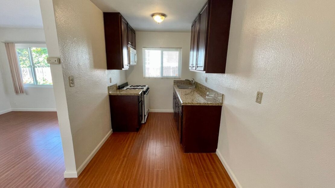 114-118 W 1st Ave - La Habra - California - 1 bed, 1 bath rental property