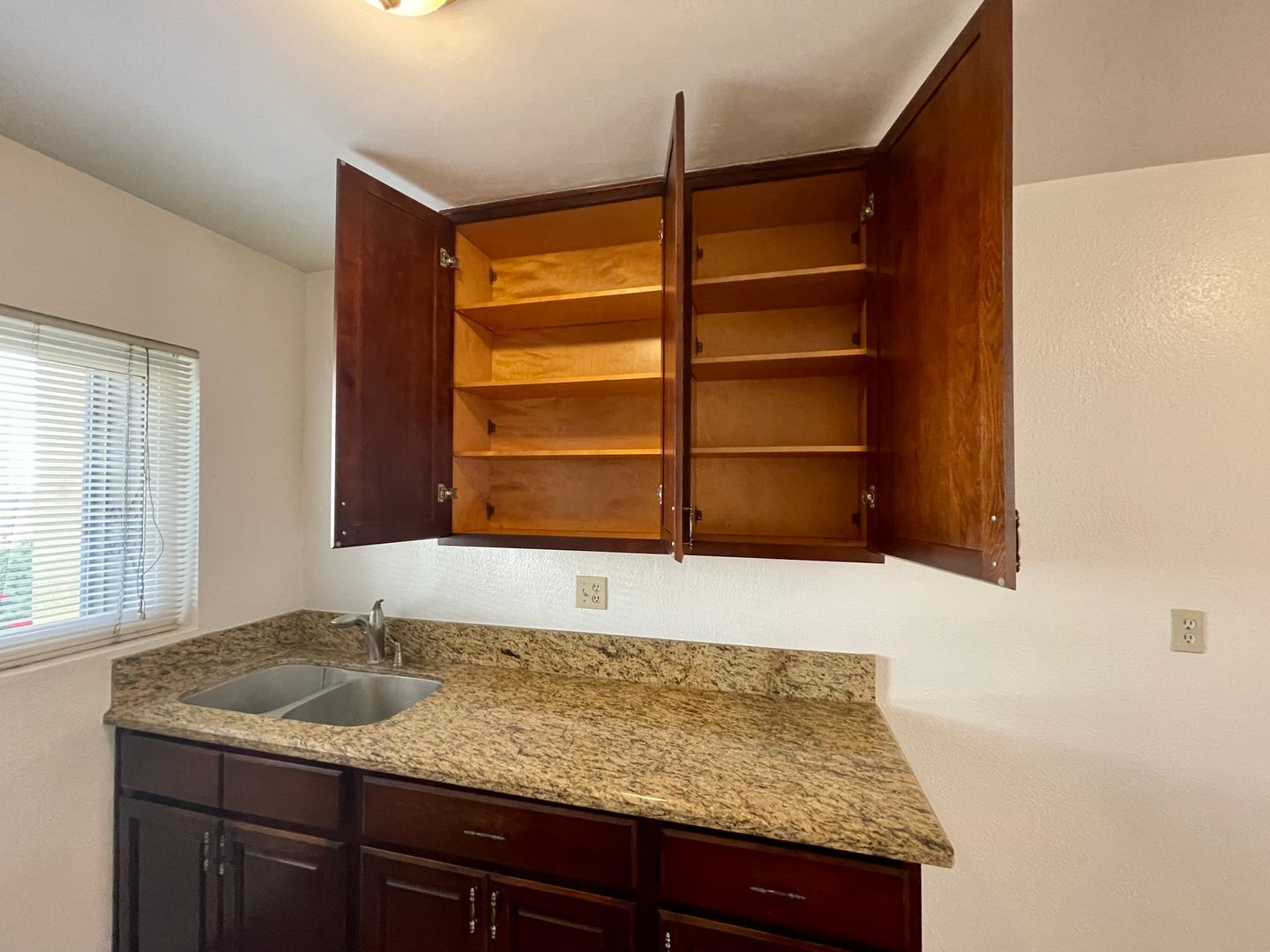 114-118 W 1st Ave - La Habra - California - 1 bed, 1 bath rental property