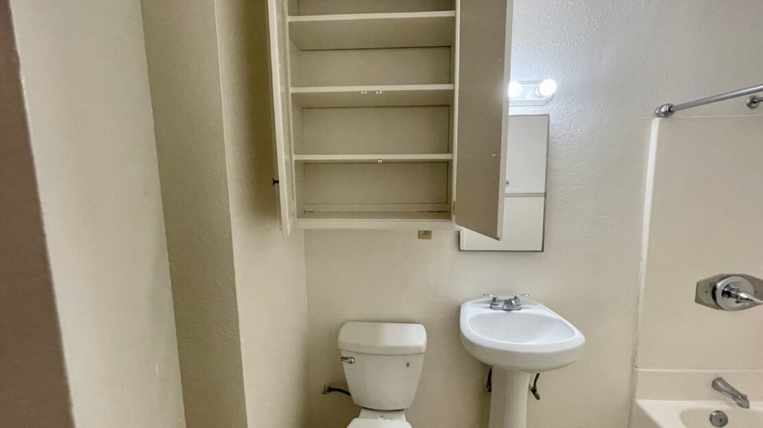 114-118 W 1st Ave - La Habra - California - 1 bed, 1 bath rental property