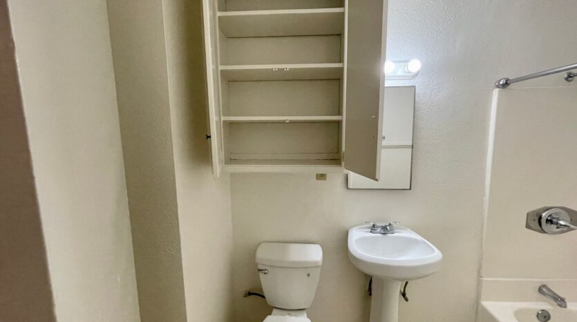 114-118 W 1st Ave - La Habra - California - 1 bed, 1 bath rental property