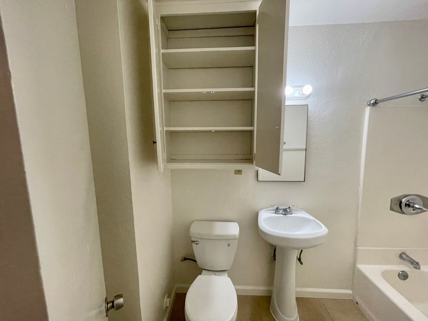 114-118 W 1st Ave - La Habra - California - 1 bed, 1 bath rental property