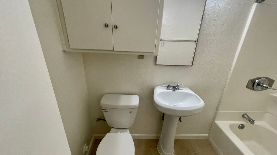 114-118 W 1st Ave - La Habra - California - 1 bed, 1 bath rental property