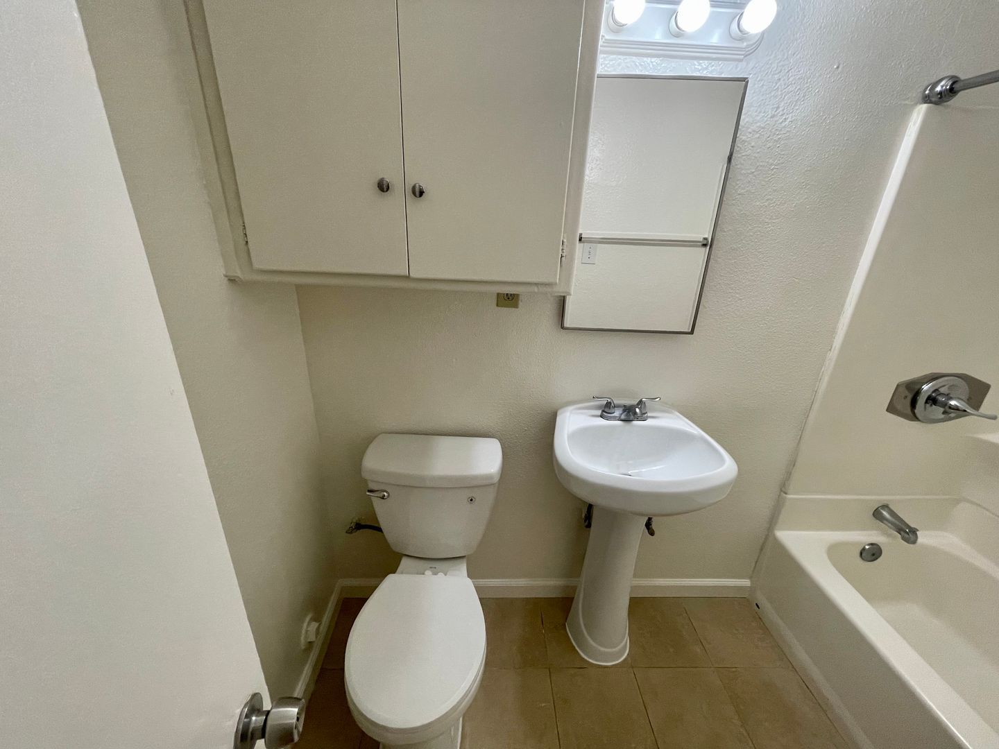 114-118 W 1st Ave - La Habra - California - 1 bed, 1 bath rental property