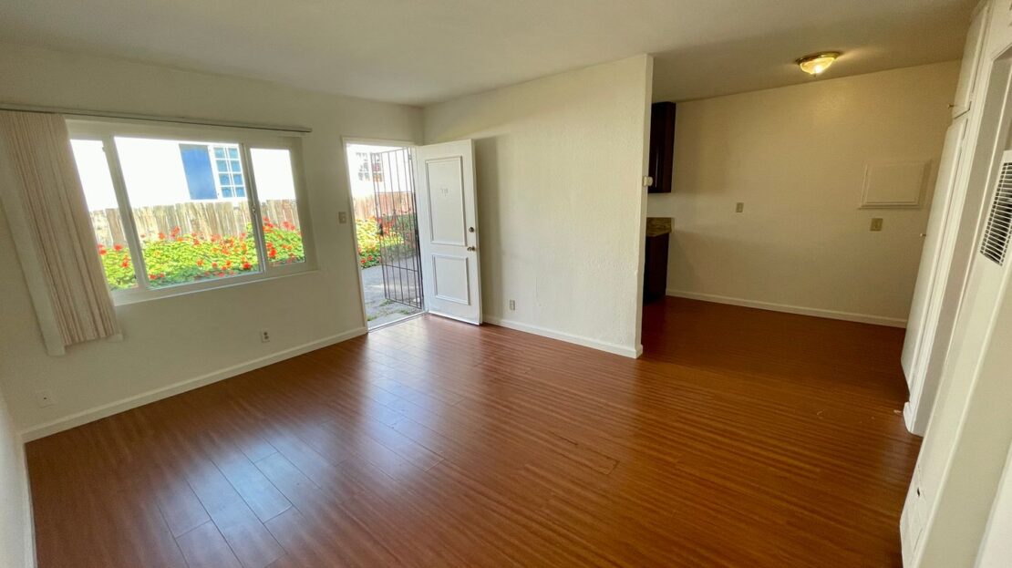 114-118 W 1st Ave - La Habra - California - 1 bed, 1 bath rental property