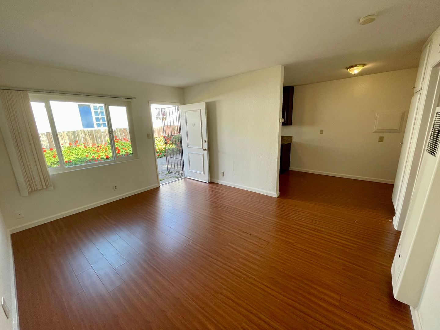 114-118 W 1st Ave - La Habra - California - 1 bed, 1 bath rental property