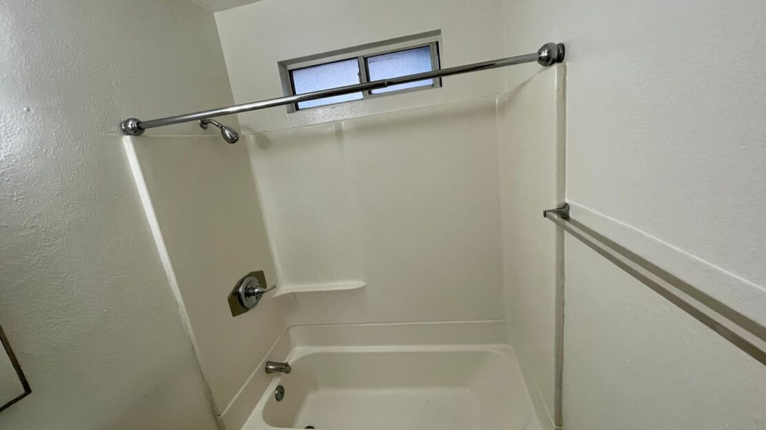 114-118 W 1st Ave - La Habra - California - 1 bed, 1 bath rental property