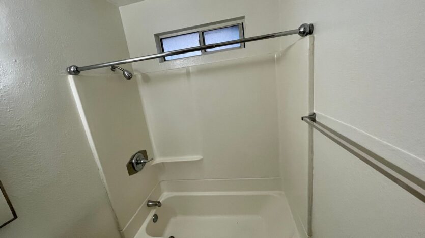 114-118 W 1st Ave - La Habra - California - 1 bed, 1 bath rental property