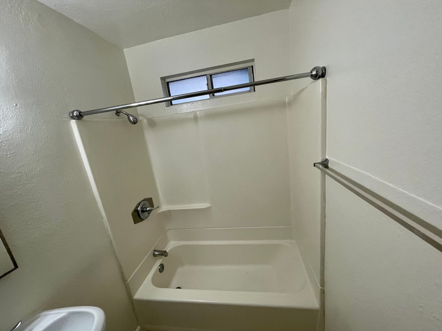 114-118 W 1st Ave - La Habra - California - 1 bed, 1 bath rental property