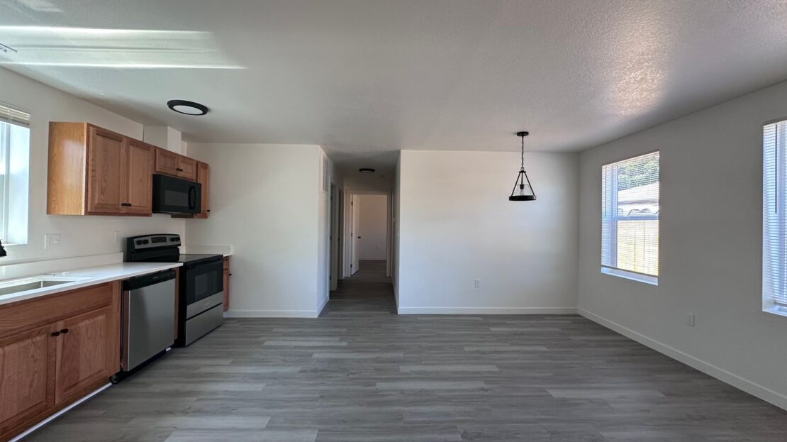 11404 SE Holgate Blvd - B - Portland - Oregon - 2 bed, 1 bath rental property