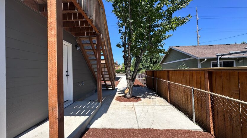 11404 SE Holgate Blvd - B - Portland - Oregon - 2 bed, 1 bath rental property