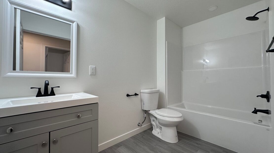 11404 SE Holgate Blvd - B - Portland - Oregon - 2 bed, 1 bath rental property