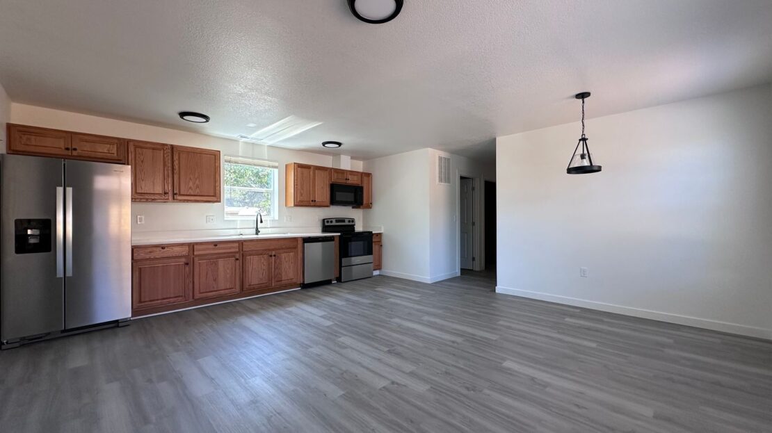 11404 SE Holgate Blvd - B - Portland - Oregon - 2 bed, 1 bath rental property