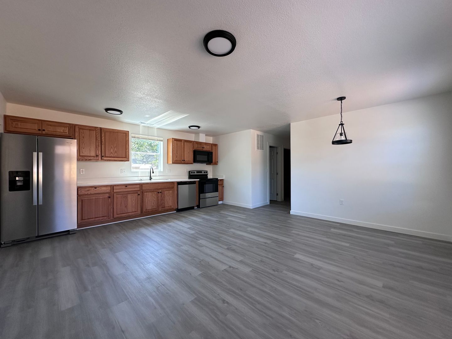 11404 SE Holgate Blvd - B - Portland - Oregon - 2 bed, 1 bath rental property