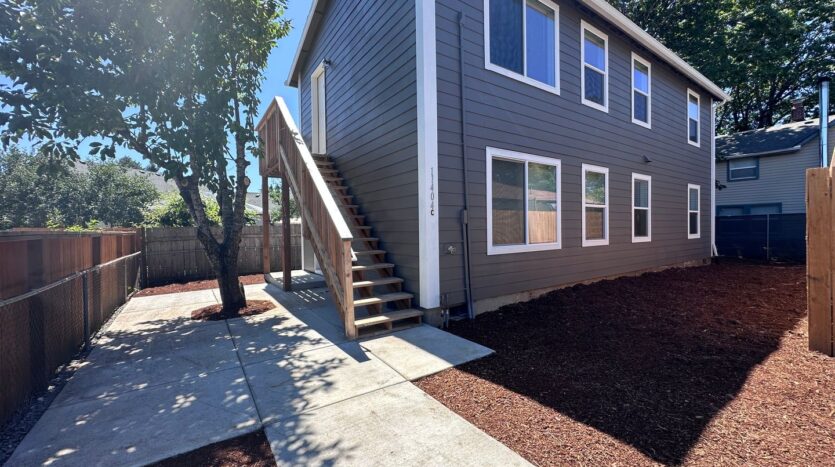 11404 SE Holgate Blvd - B - Portland - Oregon - 2 bed, 1 bath rental property