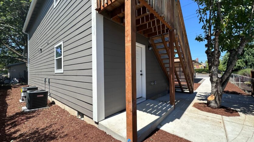 11404 SE Holgate Blvd - B - Portland - Oregon - 2 bed, 1 bath rental property