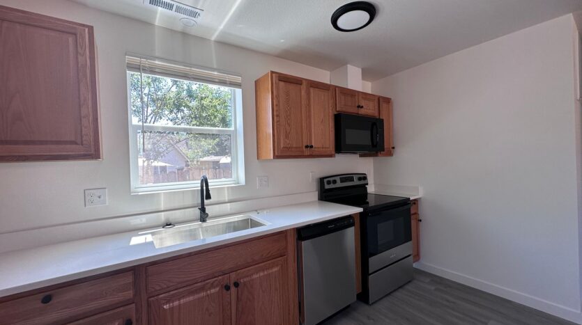 11404 SE Holgate Blvd - B - Portland - Oregon - 2 bed, 1 bath rental property