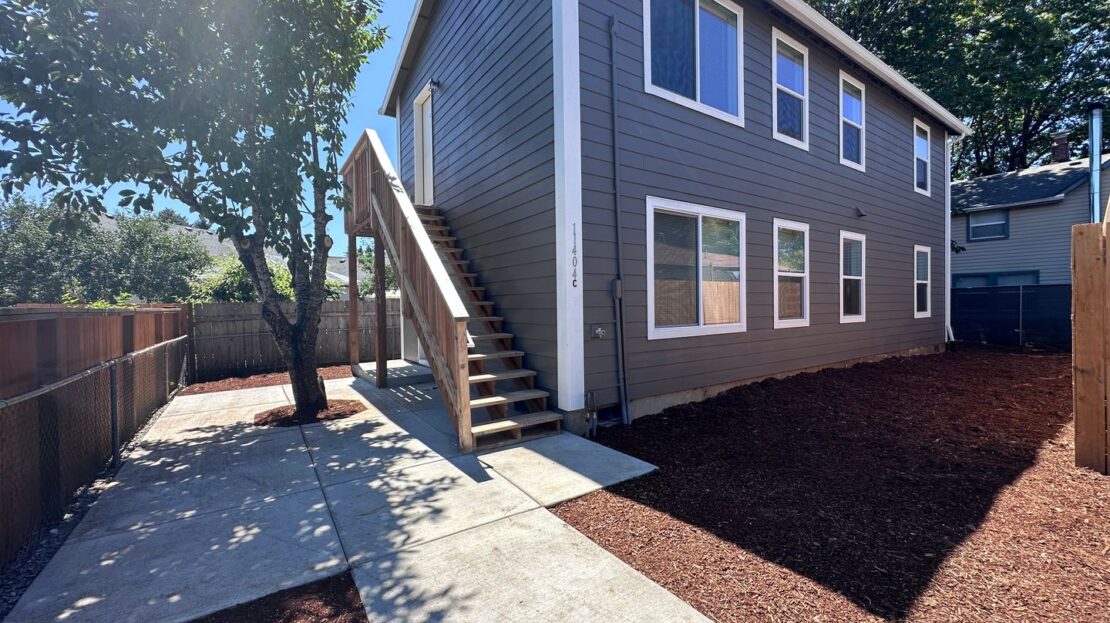 11404 SE Holgate Blvd - C - Portland - Oregon - 2 bed, 1 bath rental property