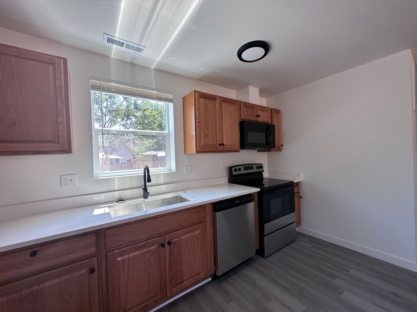 11404 SE Holgate Blvd - C - Portland - Oregon - 2 bed, 1 bath rental property
