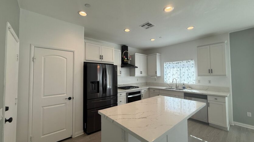 11799 Fresh Meadow Pl. - Victorville - California - 5 bed, 3 bath rental property