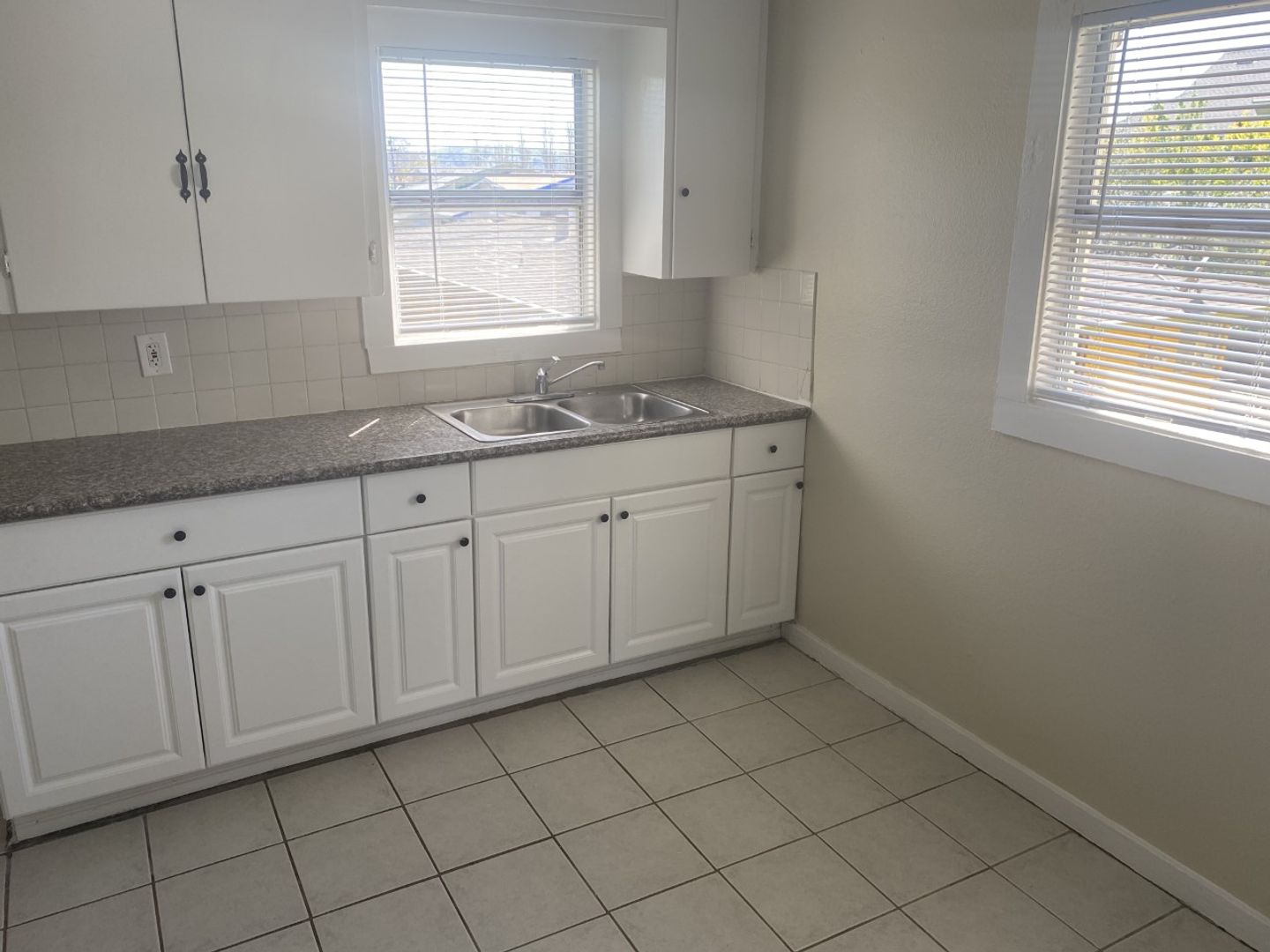 1222-B York Street - Vallejo - California - 2 bed, 1 bath rental property