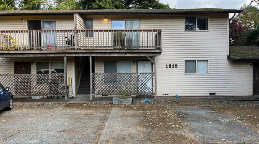 1315 21st St. - # 4 - Bellingham - Washington - 2 bed, 1 bath rental property
