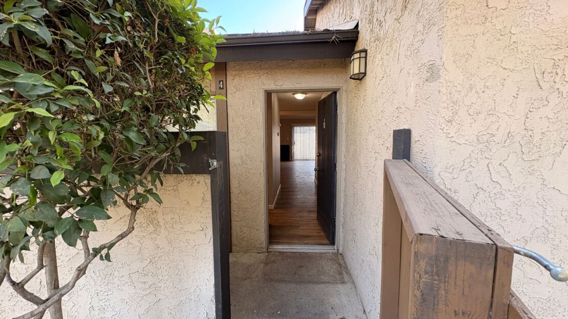 1330 E. Foothill Blvd.  Unit 4 - Glendora - California - 1 bed, 1 bath rental property