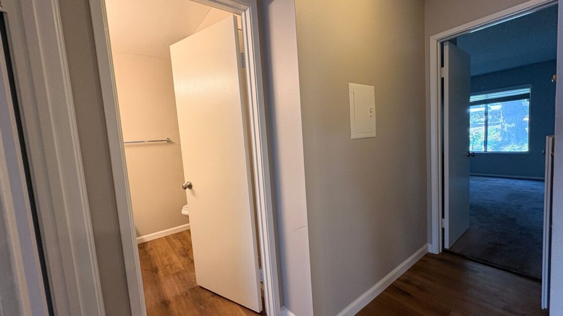 1330 E. Foothill Blvd.  Unit 4 - Glendora - California - 1 bed, 1 bath rental property