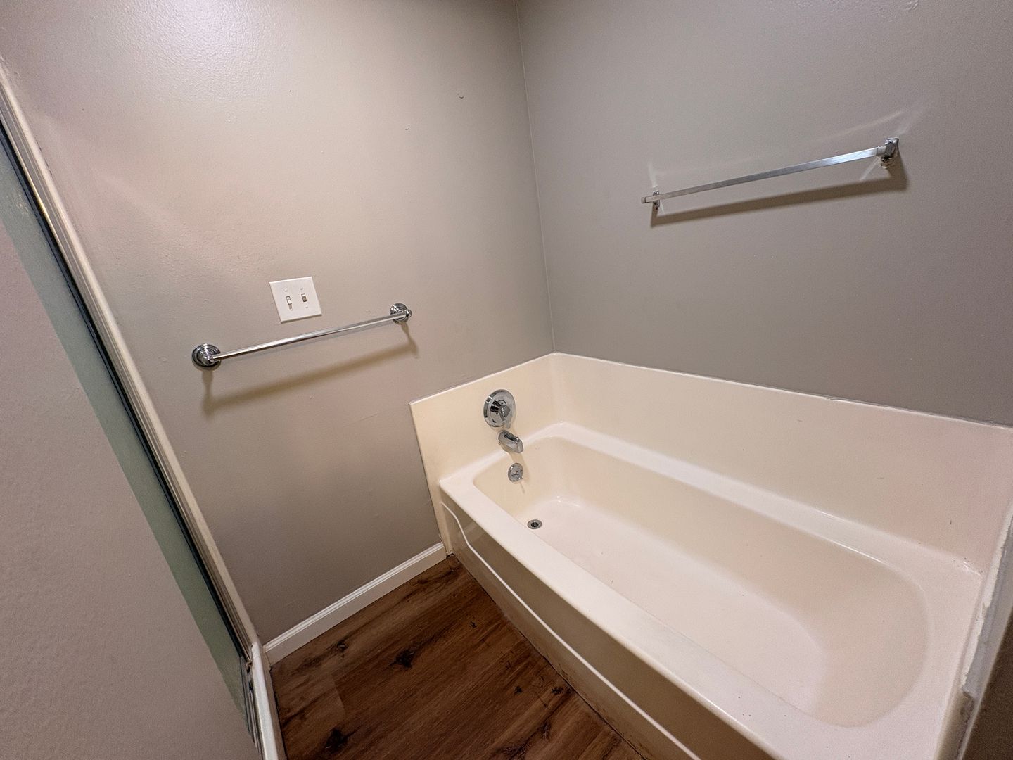 1330 E. Foothill Blvd.  Unit 4 - Glendora - California - 1 bed, 1 bath rental property