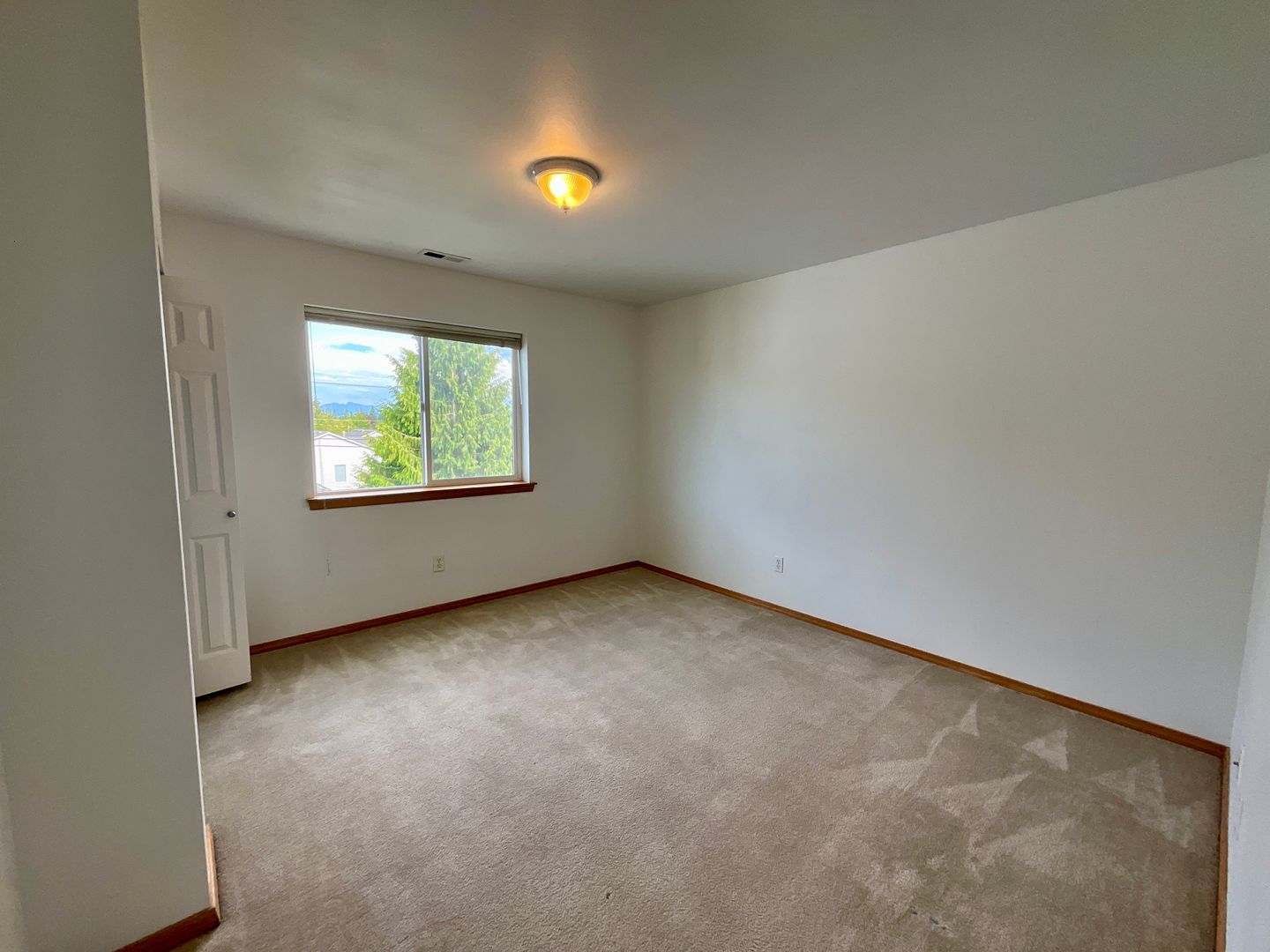 13407 11th Ave W - Everett - Washington - 5 bed, 3.5 bath rental property