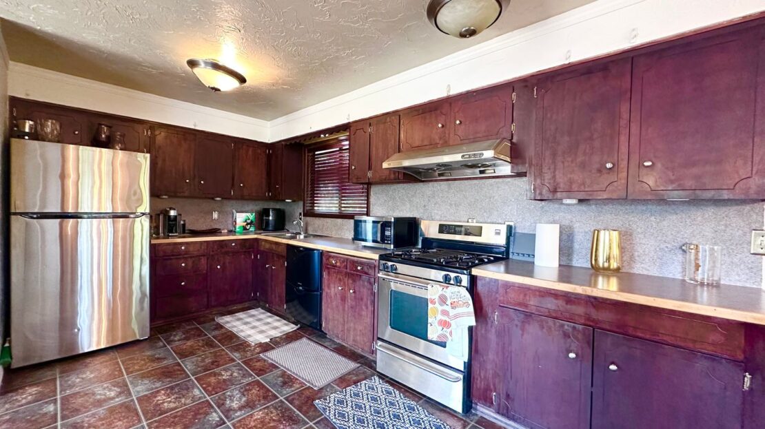 13570 Shireva Dr.  - Lake Oswego - Oregon - 3 bed, 2.5 bath rental property