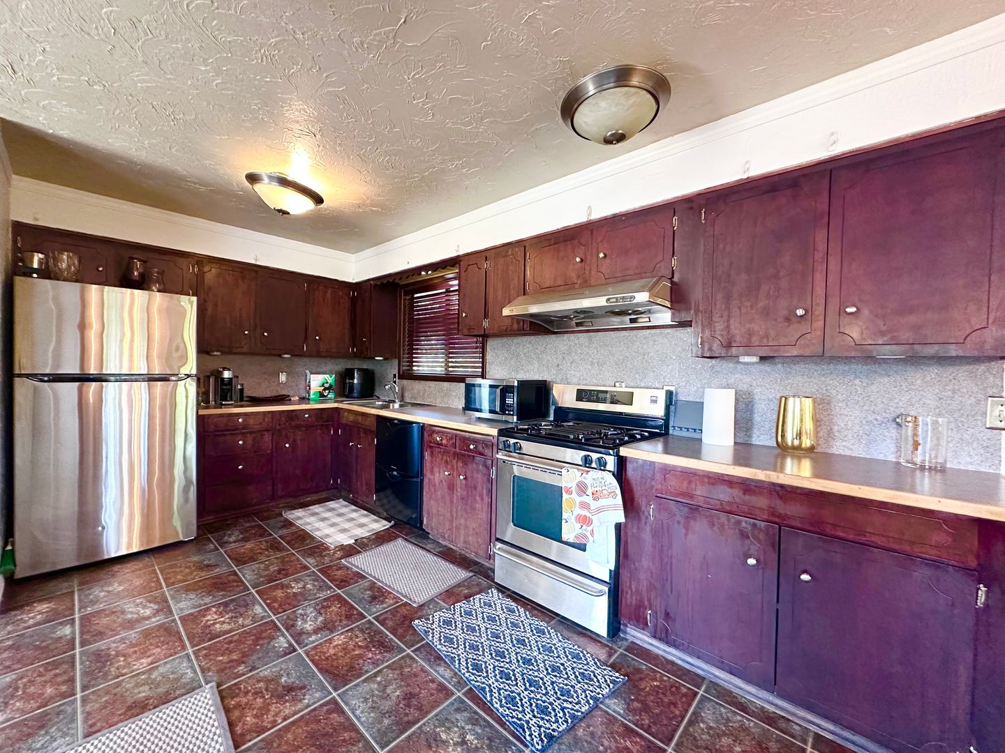 13570 Shireva Dr.  - Lake Oswego - Oregon - 3 bed, 2.5 bath rental property