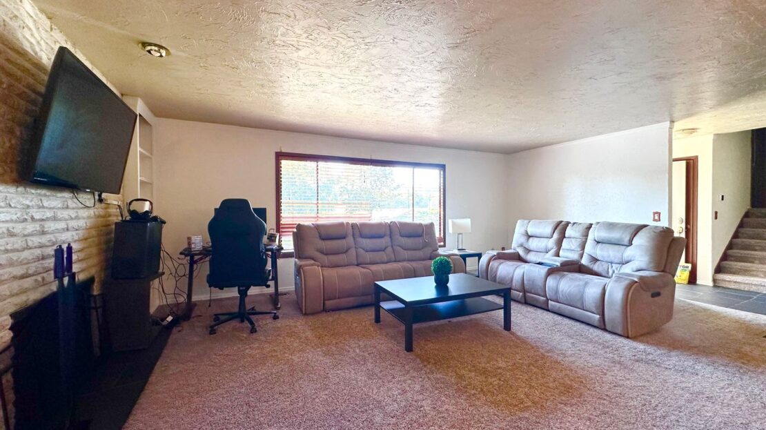 13570 Shireva Dr.  - Lake Oswego - Oregon - 3 bed, 2.5 bath rental property