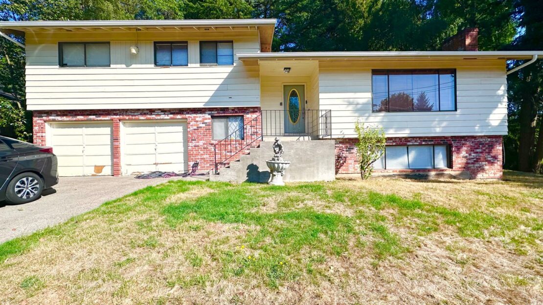 13570 Shireva Dr.  - Lake Oswego - Oregon - 3 bed, 2.5 bath rental property