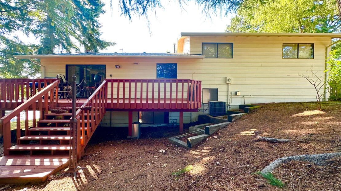 13570 Shireva Dr.  - Lake Oswego - Oregon - 3 bed, 2.5 bath rental property